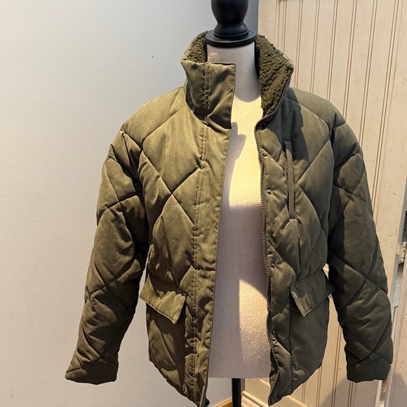 Universal Thread Jackets & Blazers - Universal Thread Olive Water-Resistant Jacket
Size Small